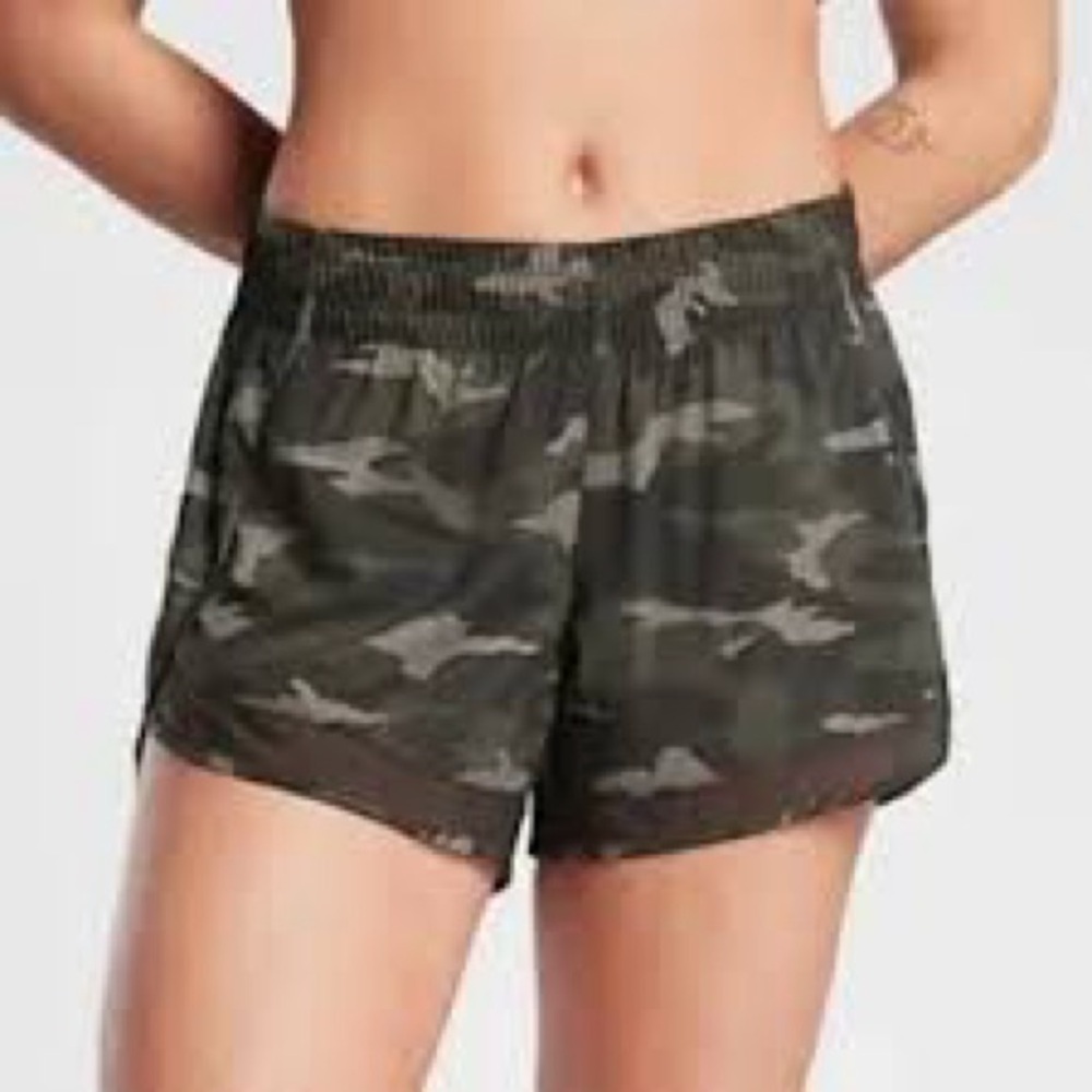 Athleta Printed Mesh Racer Run Short Sz Large 4" Olive Camo